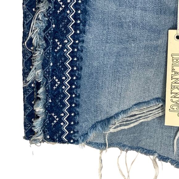 Blank NYC Embroidered Denim Hiker Shorts in Free-Bee Cutoff Raw Hem NWT Size 28 - Picture 12 of 16